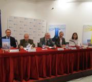 Os filósofos Marcelino Agís e Manuel Maceiras, o delegado da Xunta, José Ramón Ónega, o filófoso Tomás Domingo e a editora Laura Rodríguez, durante a presentación.