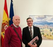2. O pintor Vidal Martín Palacios co coordinador de Actividades da Casa Ramón Jiménez.