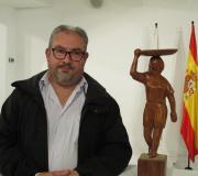 Prado, xunto a figura Pescantina de Cangas, unha das que forman a mostra.