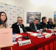 2. Co libro, a artista iraniana Shirin Salehi, o xornalista Alfonso Armada, o coordinador de Actividades Ramón Jiménez, o traballador humanitario Gonzalo S. Terán e o editor Moncho Conde-Corbal.