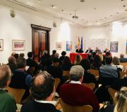 3. Máis de medio centenar de persoas acudiron á Casa de Galicia á presentación da última novela de Neira Pampín.