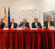 3. Na mesa, de esquerda a dereita, Manuel Mandianes, Luís Alberto de Cuenca, José Ramón Ónega, José Manuel Vidal e Andrés S. Magro.