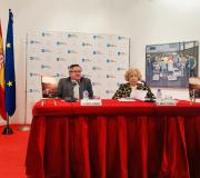 2. O coordinador da Casa de Galicia Ramón Jiménez e a conferenciante madrileña de ascendencia lucense, Ana Mª Forneas.