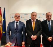 1. O presidente da Deputación José Manuel Baltar, o delegado da Xunta en Madrid, José Ramón Ónega e o presidente de AEGAMA Julio Lage.