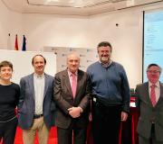2. De esquerda a dereita, Greta Fábregas, coordinadora de Programas da Fundación Barrié, Carlos Cortés, coordinador de Xornada, José Ramón Ónega, delegado Xunta Madrid, e Ramón Jiménez, coordinador de Actos da Casa Galicia.