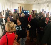 6. A Sala quedou pequena para albergar a todas as persoas que quiseron asistir á inauguración da mostra de LUME DE BIQUEIRA.