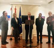 2. De esquerda a dereita, Carlos de Blas, Pilar Falcón, José Ramón Ónega, Ángel Hernando e Fernando Molpeceres, na inauguración ofical da mostra de LUME DE BIQUEIRA 20 ANIVERSARIO.