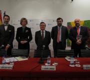 Blanco Corredoira, Mercedes Martel, Ramón Jiménez, Manolo Castro e Basilio Rodríguez Cañada, pousan inmediatamente antes de comenzar o acto.