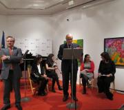 Ramón Jiménez e o delegado da Xunta, José Ramón Ónega, no atril, presentando. Atrás, o Dúo Rivera (María Luz e Raquel Rivera), Marina Hervás e Juana Escudero.jpg
