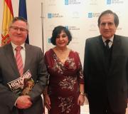 1. O agregado Cultural da Embaixada de Perú Alonso Ruiz-Rosas (dereita), co coordinador de Actos da Casa Ramón Jiménez e a doutora Carmen Martín Rubio.