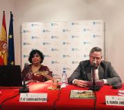 3. Na mesa, Ramón Jiménez e Carmen Martín na conferencia sobre Juan de Betanzos.