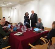O delegado de la Xunta, José Ramón Ónega López, saúda á coordinadora de Proxectos Europeos da ACIS, Susana Fernández Nocelo.