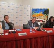 O escritor Vicente Araguas, o coordinador de Actividades da Casa, Ramón Jiménez, e a editora Lidia López, durante a presentación.