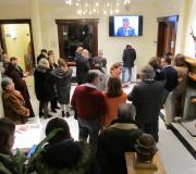 Algúns seguiron o acto por televisión desde o "hall" da Casa.