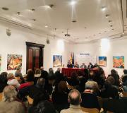 6. A mesa cos intervenientes e parte do público que asistiu, preto dun centenar de persoas.