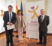 O presidente da FAGAL, Juan Carlos Rodríguez, a deputada do PP na Asemblea de Madrid Pilar Liébana e o coordinador de Actividades da Casa, Ramón Jiménez.