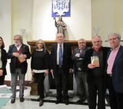A editora Laura Rodríguez, os escritores Ramón Pernas e Milagros Frías,  o delegado da Xunta, José Ramón Ónega, o autor da novela, Ramón Loureiro, o crítico Ángel Basanta e o escritor e exministro César Antonio Molina.