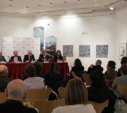 Os asistentes gozaron coas explicacións dos presentadores da novela.