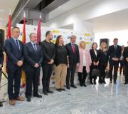 O delegado da Xunta, José Ramón Ónega (1º pola dereita) pousa con autoridades e directivos da Asociación.