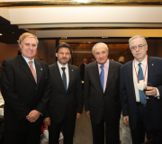 O empresario Jesús María Marón, o secretario xeral de Emigración, Antonio Rodríguez Miranda, o delegado da Xunta, José Ramón Ónega, e o directivo da NASA na estación espacial de Robledo de Chavela, Toni Carro. (Foto: A. Seixas).
