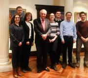 1. O delegado da Xunta en Madrid, José Ramón Ónega, cos investigadores de Biochem, proxecto dirixido pola profesora galega Marta Carballa (primeira pola esquerda).