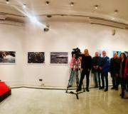 4. Panorámica cos intervenientes e o público na Sala A, preto dun centenar de persoas.