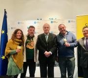 1. De esquerda a dereita, Nekane Soto, Fran Contreras, o delegado da Xunta en Madrid José Ramón Ónega, Ernesto Díaz e Ramón Jiménez.
