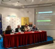 2. Na mesa, a coodirectora de Radio Camiño Nekane Soto; o delegado da Xunta José Ramón Ónega; o xornalista Fran Contreras e o codirector de Radio Camiño Ernesto Díaz.