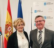 1. A doutora en Filosofía e Letras María de la Figuera e o coordinador de Actos da Casa Ramón Jiménez.