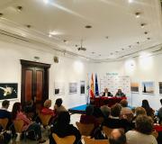 3. Medio centenar de persoas acudiron á Delegación da Xunta en Madrid para celebrar o Día do Libro.