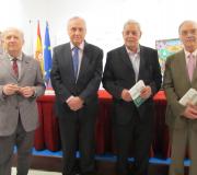 De esquerda a dereita: o psiquiatra Bartolomé Freire, o delegado da Xunta, José Ramón Ónega, o escritor e xornalista Alfonso S. Palomares e o psiquiatra e psicanalista Carlos Mingote, momentos antes da presentación do libro.