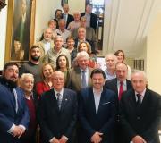 1.Directivos e representates de entidades galegas en Madrid con Rodríguez Miranda e José Ramón Ónega. Foto de familia previa á reunión.