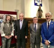 1. De esquerda a dereita, Ángel Hernando presidente de Albedro, o delegado da Xunta en Madrid José Ramón Ónega, o coordinador da Casa Ramón Jiménez e o relator, Fernando Molpeceres.