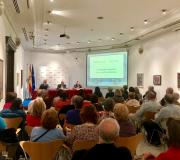 3. Máis de medio centenar de persoas acudiron á Casa de galicia para celebrar o Día das Letras escoitando música celta.