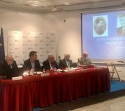 2. De esquerda a dereita, Clodio González biógrafo de Fraguas, Antonio Casas subdirector xeral da  Emigración, o delegado da Xunta en Madrid José Ramón Ónega, Ovidio Cadenas presidente de FAGAMA, e Fernando Gómez secretario de FAGAMA.