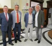 Entre os asistentes, o cantante Amancio Prada (d). Na imaxen con (de e a d) Ramón Jiménez, Vicente Araguas e Francisco Rodríguez Pastoriza.