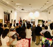 3. Máis de medio centenar de persoas acudiron á Delegación da Xunta en Madrid para asistir á inauguración da mostra de Victoria Ramírez.