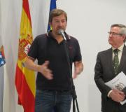 Miguel Couto nun momento da súa intervención, xunto ao coordinador de Actividades da Casa, Ramón Jiménez.