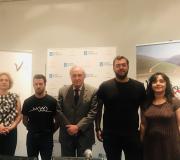 1. De esquerda a dereita, Araceli Fernández, Jhon Varo, o delegado da Xunta en Madrid José Ramón Ónega, Xavi Castro e Olalla Rodríguez.jpg