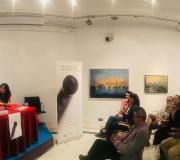 4. Panorámica de intervenientes e asistentes á presentación do Concurso de curtas en Valdeorras.