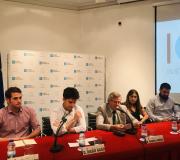 2. Na mesa, Elías Casado de NOVA, o deputado Diego Gago, o coordinador de Actos Ramón Jiménez, Ana Simoneta de AIESEC e Emilio Froján de IGATA.