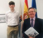 2. O novo artista Fernando Búa con Ramón Jiménez coordinador de Actividades da Xunta en Madrid.