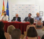O público seguiu con atención as explicacións dos intervenientes na presentación.