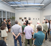 Os asistentes á inauguración seguiron con atención a intervención do delegado da Xunta, José Ramón Ónega.