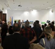 Un momento do acto inaugural, desde a metade da Sala A. Acudiu máis dun centenar de persoas.