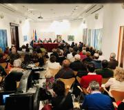 4. Máis dun centenar de persoas encheron a Sala A de a Institución e foi preciso habilitar a Sala B para que todas as que acudiron, máis de150, puidesen seguir o acto.