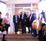 5. Os asistentes foron recibidos cos sones da a música tradicional.