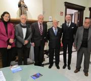 A xornalista Ana Fuentes, o escritor e director do Observatorio de la Política China, Xulio Ríos, o delegado da Xunta, José Ramón Ónega, o exembaixador Felipe de la Morena, o editor José Luis Teófilo e o escritor Juan Morillo.