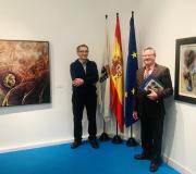 2. O artista Fondevila e o coordinador de Actos da Xunta en Madrid Ramón Jiménez instantes previos á inauguración da mostra.