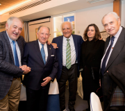 O xurista Cándido Conde-Pumpido, o xeral Félix Sanz, o xornalista Raúl del Pozo, acompañado dunha muller, e o delegado da Xunta, José Ramón Ónega.
